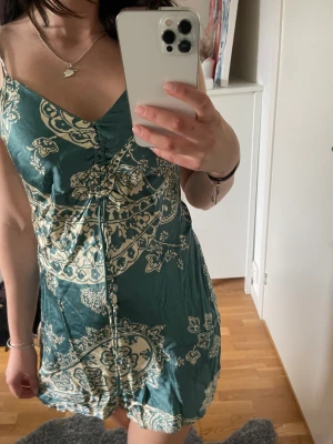 Kläning  - Kläning från Zara i storlek XS. Kläningen har använts. 