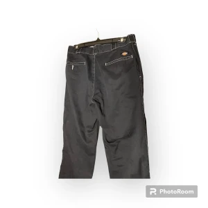 Dickies chinos  - Dickeis 874 original fit   34x30 står det men torr de är uppsydda då dom är för små för mig som e 170. Be mig mäta om de behövs