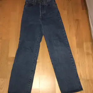 Helt oanvända levis jeans storlek 24