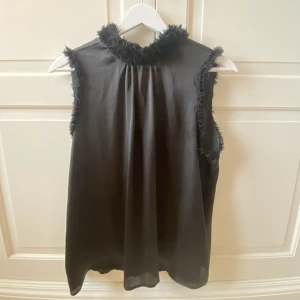 Fin blus  - Väldigt sparsamt använd 