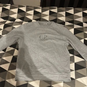Cp company tröja - Säljer min cp tröja , använd några ggr nypris runt 2000