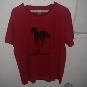 Deftoens white pony - Deftones tröja hihi ej användning längre 😢