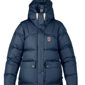 Fjällräven jacka  - Säljer min fina fjällräven jacka! Köpt här på Plick, och säljer den pågrund av att jag vill ha en ny jacka💙nypris är 6995kr💙