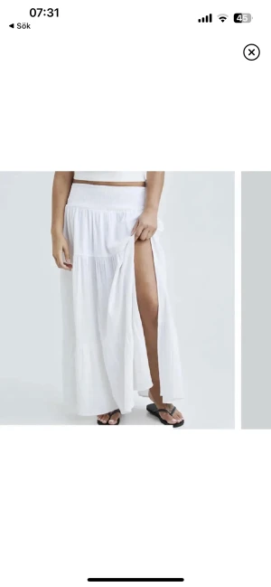 Kjol - Helt ny långkjol med slits från bikbok med lapp kvar! Säljer då den var lite för lång på mig och det blev för sent med retur. Nypris 499💗💗