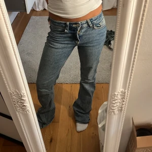 Ljusblå lågmidjade jeans  - Jättefina blåa lågmidjade jeans!!💞💞