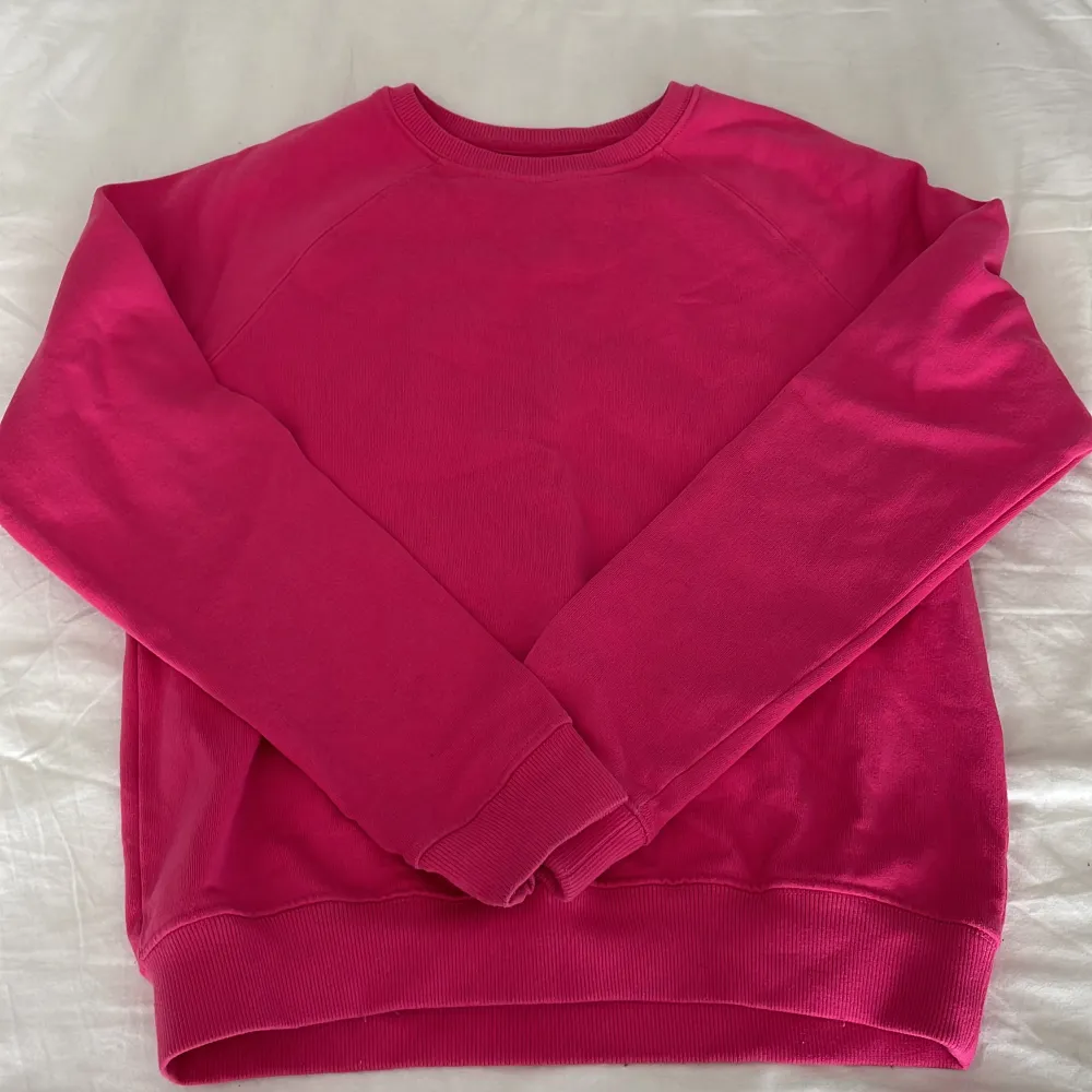 Rosa sweatshirt från lager 157 i fint skick . Tröjor & Koftor.