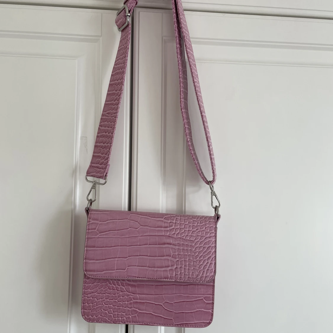 Axelremsväska från Hvisk