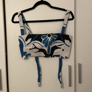 Top från Zara - Aldrig använd. Storlek S. 100kr + frakt 