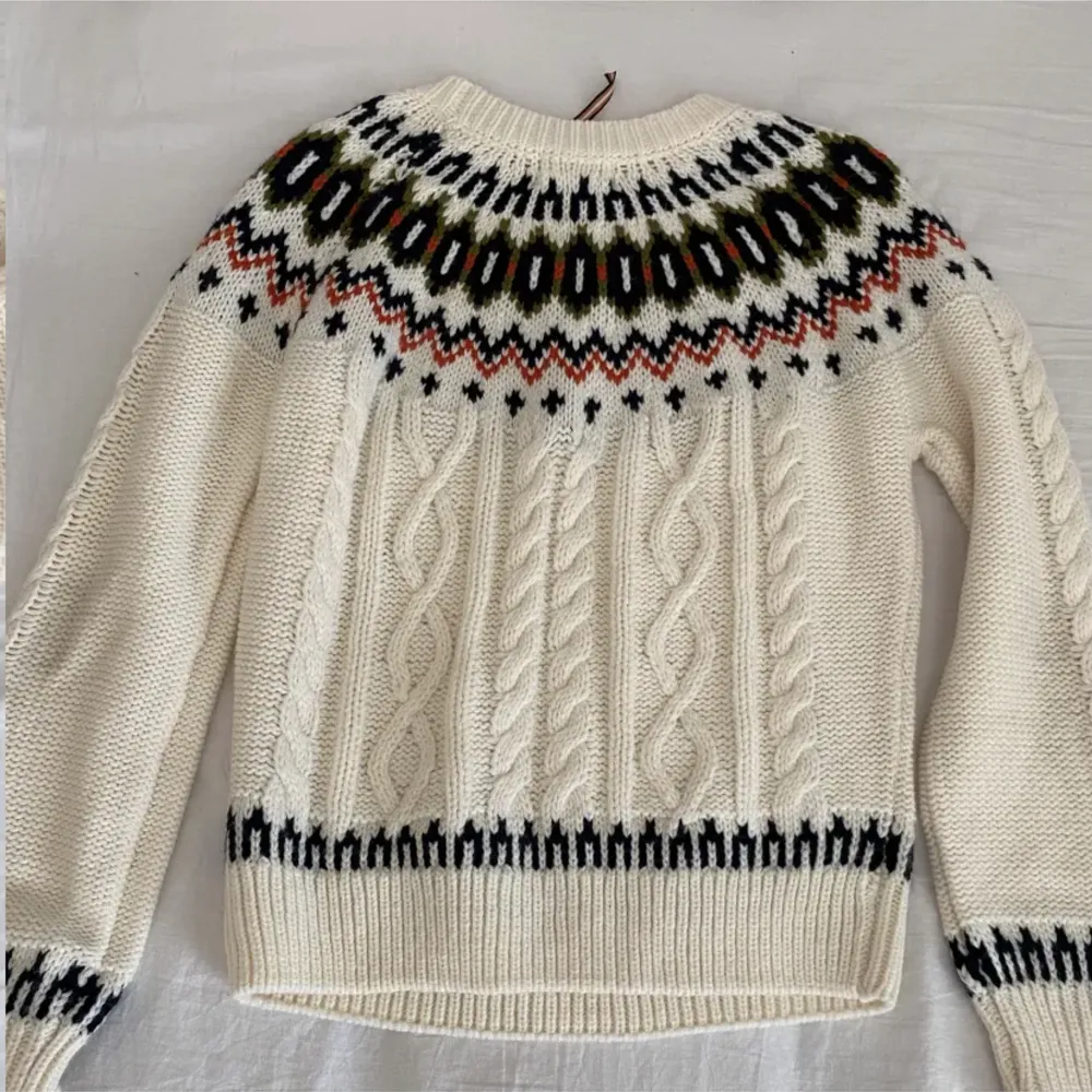 Säljer denna tröja från Lindex, nypris 400. Perfekt nu till hösten 🍂💕. Hoodies.