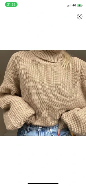 Stickad polo perfekt skick - Säljer då den inte kommer till användning. Lagom varm så passar hela hösten/vintern!