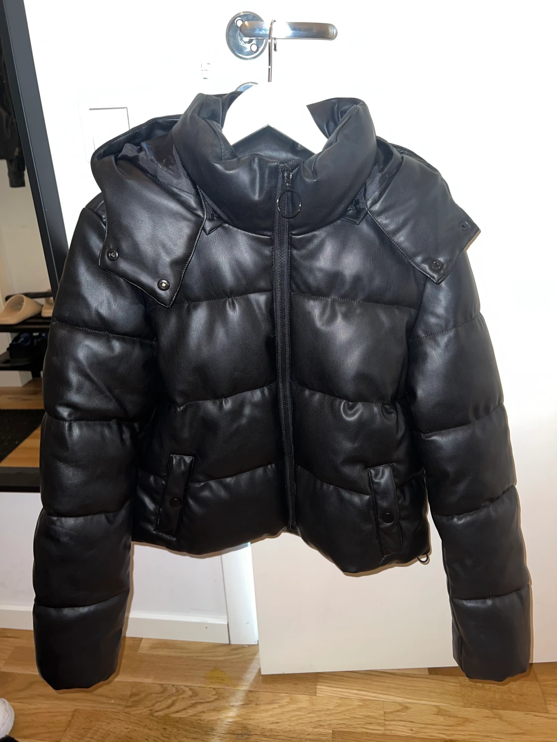 Svart vinterjacka NA-KD 