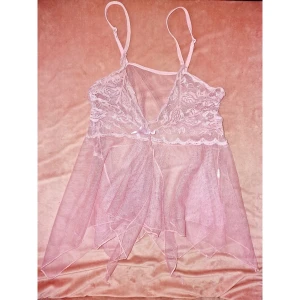 Rosa neglige spets / tyll med trosa, set, Y2K - Set med en rosa neglige och string. Passar storlek XS-S. Använd gärna köp-knappen 💖💖