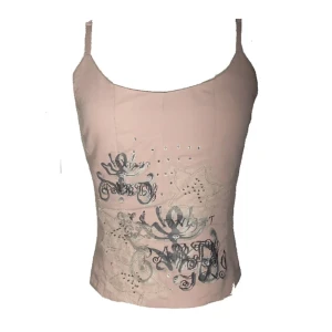 Rockigt linne - Finns att köpa på jealoussecondhand.com