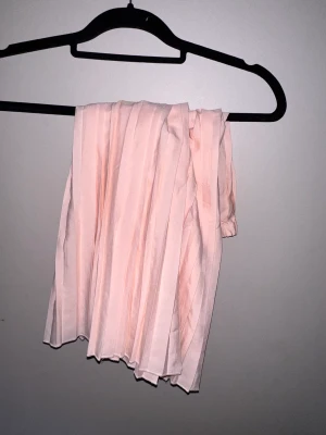 Långkjol - Jätte fin rosa långkjol köpt på lager157 men aldrig kommit till användning med prislappen kvar🥰 köparen står för frakt