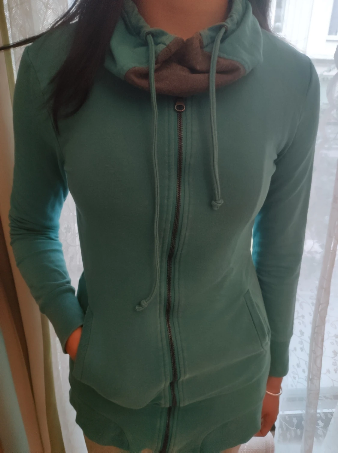 Turkos kofta med inbyggd halterneck - 90