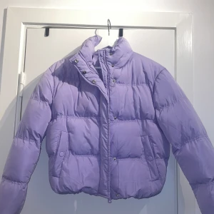Jacka  - Lila Jacka i storlek xs, aldrig använd.