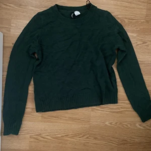 Grön skön stickad tröja  - Helt oanvänd, jätte skön stickad tröja i bra skick