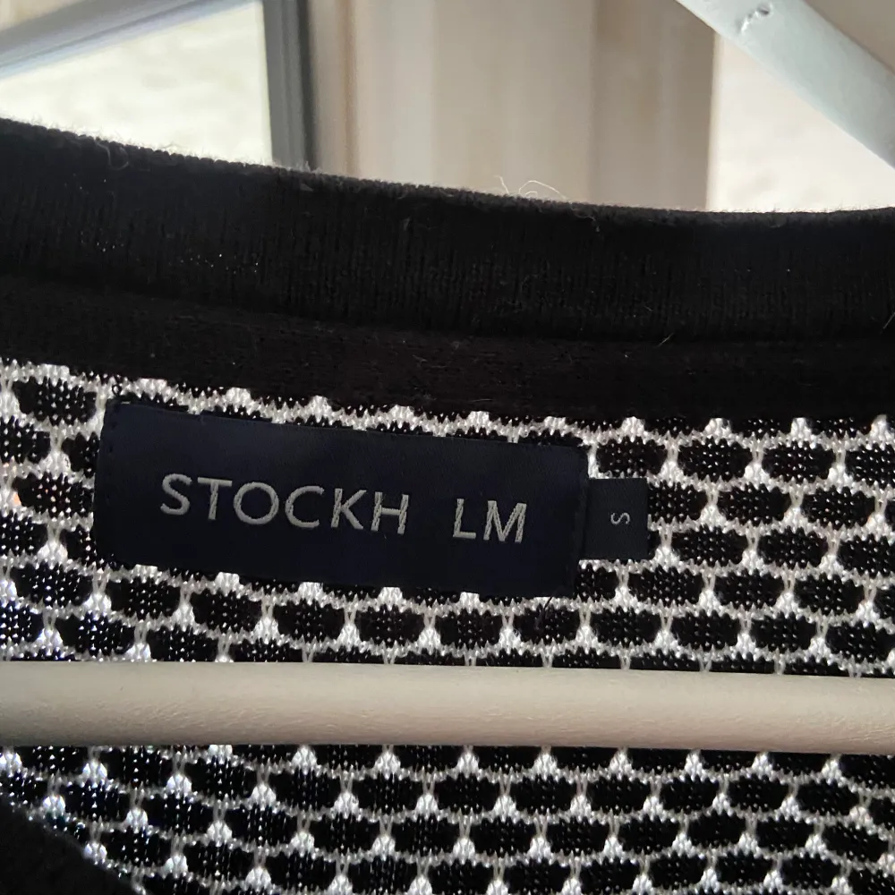 superfin kofta från STOCKH LM i strl S. otroligt material men även mönster och är super classy :) . Tröjor & Koftor.