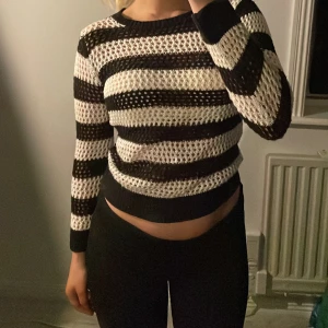 Stickad randig tröja  - Vet inte vart tröjan kommer ifrån då den är köpt för flera år sen och lappen är borttagen 