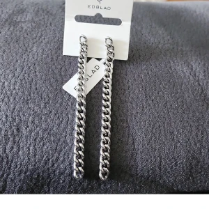 Edblad örhängen - Helt nya edblad lourdes chain örhängen