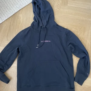 J.lindeberg hoodie  - Använd fåtal gånger Superfin Unisex och passar även S och M beroende på hur man vill den ska sitta 