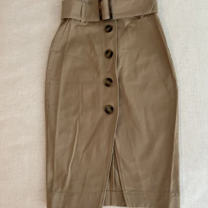 Hm kjol  - Använd med som ny. 