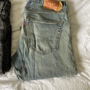 Levis 501 - Ett par Levis 501 jeans med ljusblå tvätt Storlek 30/34