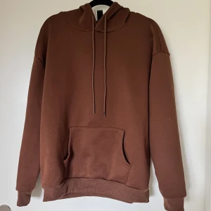 Hoodie - Brun hoodie i fint skick