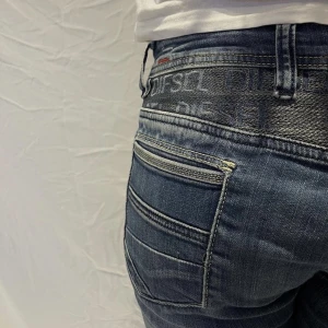 Diesel jeans - Ett par ascoola dieseljeans som tyvärr var för stora på mig. Midjemåttet 82cm och passar en storlek 36/S. Möts i sthlm och fraktar (lånade bilder)💗