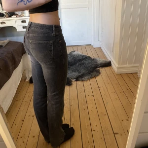 Vintage lågmidjade bootcut Levis jeans - Säljer då de är för små🥲