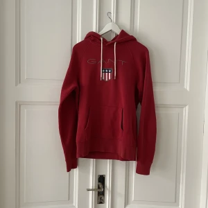 Gant Hoodie  - Bra skick! Herrmodell men fungerar såklart bra för vem som helst! 