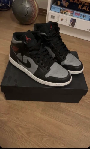 Storlek 43 1000  - Den är i bra skick och knappt använda 