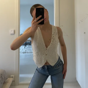 Virkad topp / väst  - Helt ny från Pull & Bear. 