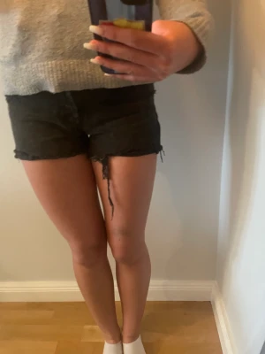 Svarta jeansshorts  - Jätte snygga jeans shorts som passar perfekt till sommaren💖