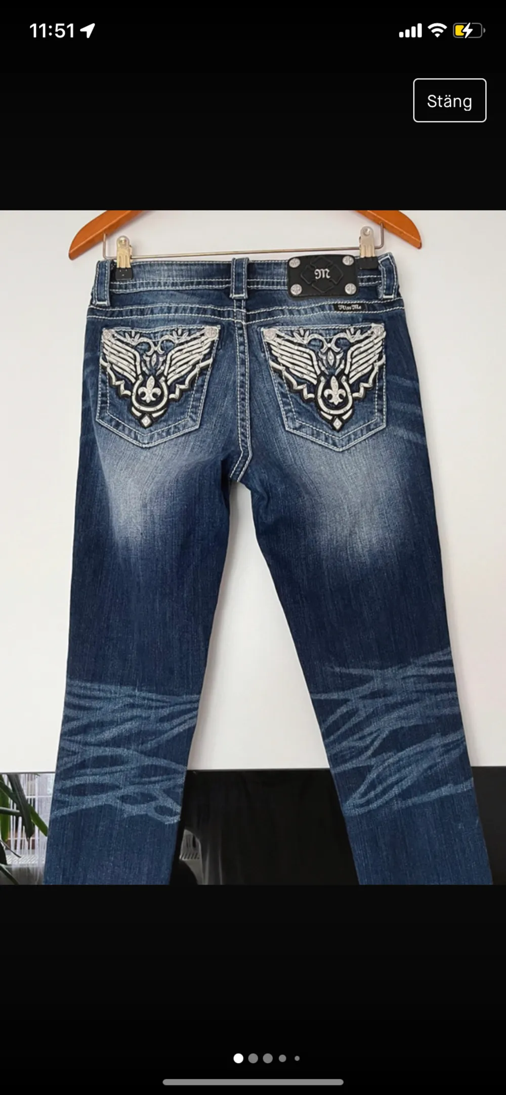 Low/midwaist miss me jeans Midja 38cm, innerbens längd 74cm Köpta för 1200 startbud 700kr (buda privat!!). Jeans & Byxor.