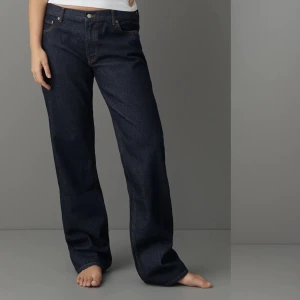 lågmidjade jeans  - ett par från Gina tricot som jag använt en gång! Säljer för dom är för stora !