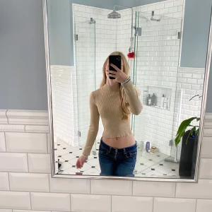 Beige tröja - Beige tröja från hm i strl xs använt Max 2 gånger