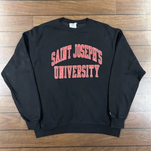 Champion Saint Joseph Sweatshirt  - Snygg vintage sweatshirt i storlek L! Bara att skriva om du undrar över något🙏