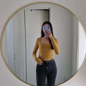 Gul topp - Gul topp från Gina Tricot. 