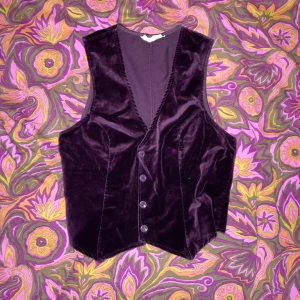 red velvet väst - köparen står för frakt!! 💗