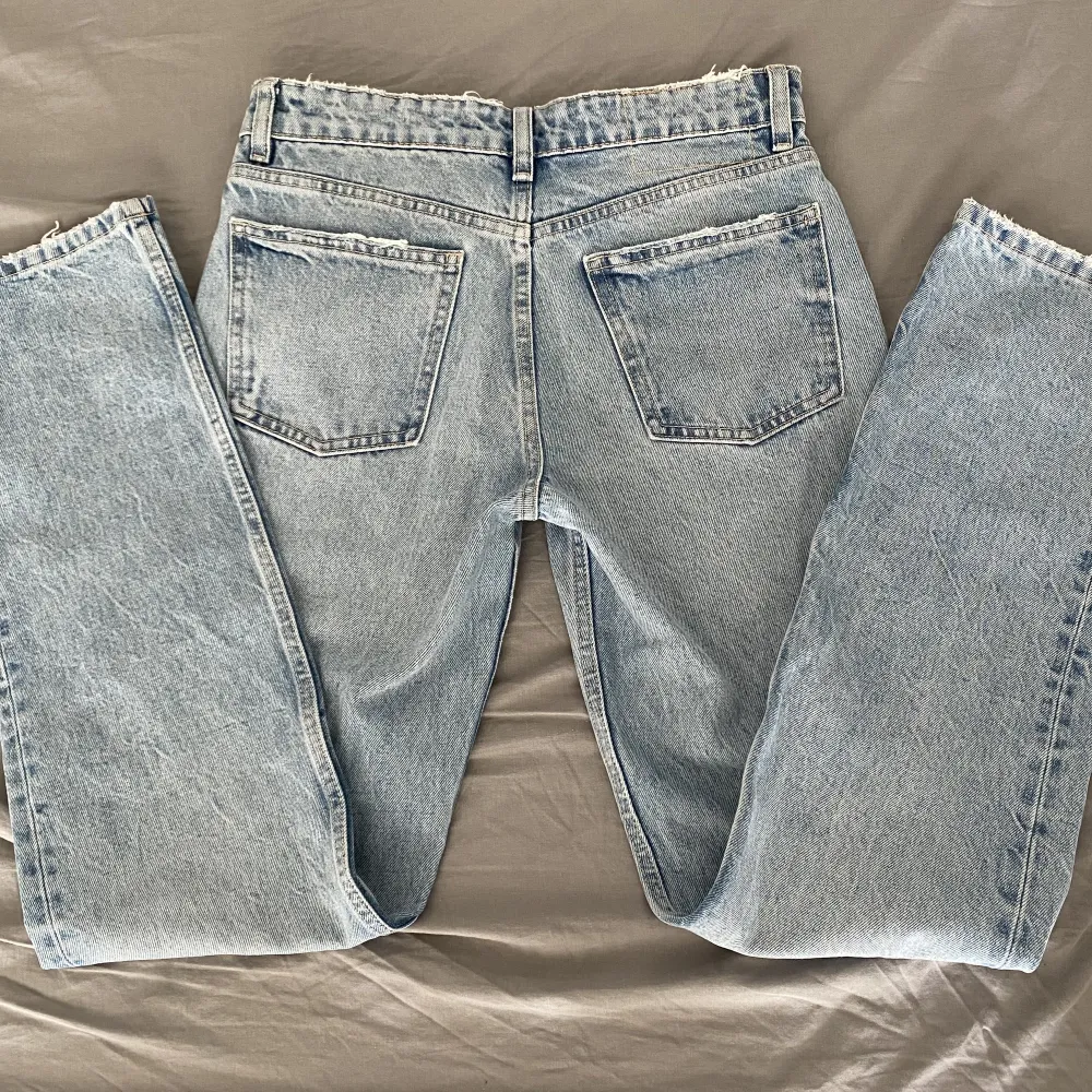 mid waist jeans från zara, endast använda en gång 🤍. Jeans & Byxor.