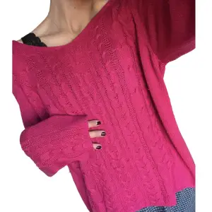 supermysig rosa kabelstickad tröja i gott skick!🤩