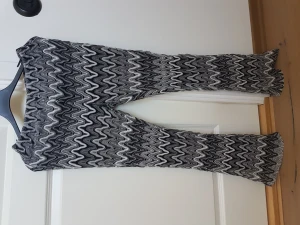 Byxor  - Jättefina byxor med fina detaljer 