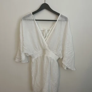 Vit strandklänning - Aldrig använd