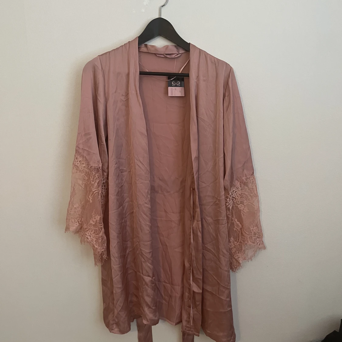 Rosa satin kimono
