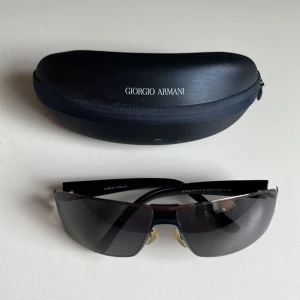 Giorgio Armani solglasögon - Nypris 2200kr Köpta 2014 knappt använda