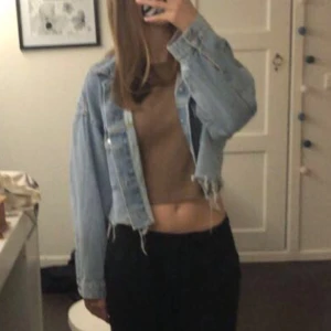 Jeansjacka - Snygg jeansjacka meddela för mer info😁