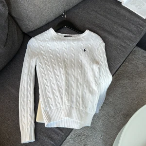 Polo Ralph lauren tröja - Säljer snygg tröja i väldigt bra skick! Pris kan diskuteras vid snabb affär:)