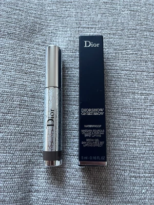 Brow gel - Oöppnad och oanvänd pga för mörk för mig