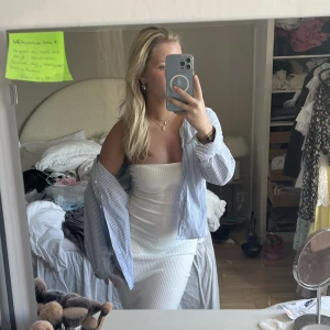 Vit tubklänning - Vit stickad långklänning utan, tubklänning